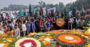 জাতীয় স্মৃতিসৌধে ফুলেল শ্রদ্ধায় বীর শহীদদের স্মরণ জাতীয় স্মৃতিসৌধে ফুলেল শ্রদ্ধায় বীর শহীদদের স্মরণ