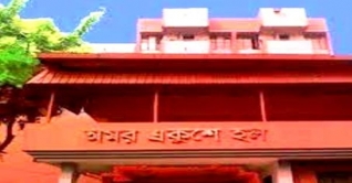 তালা ভেঙে অমর একুশে হলে উঠলেন ঢাবি শিক্ষার্থীরা তালা ভেঙে অমর একুশে হলে উঠলেন ঢাবি শিক্ষার্থীরা