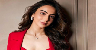 মোদির কারণে আটকে গেছে নায়িকার বিয়ে! মোদির কারণে আটকে গেছে নায়িকার বিয়ে!