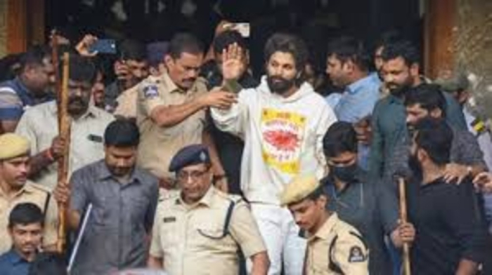 দক্ষিণ ভারতের সুপারস্টার আল্লু অর্জুনের গ্রেফতার দক্ষিণ ভারতের সুপারস্টার আল্লু অর্জুনের গ্রেফতার