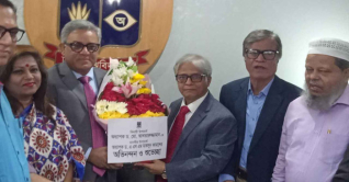 ঢাবির উপাচার্যের দায়িত্ব গ্রহণ করলেন অধ্যাপক মাকসুদ কামাল ঢাবির উপাচার্যের দায়িত্ব গ্রহণ করলেন অধ্যাপক মাকসুদ কামাল