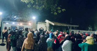 শীতের মধ্যরাতে ঢাবিতে ছাত্রীদের বিক্ষোভ