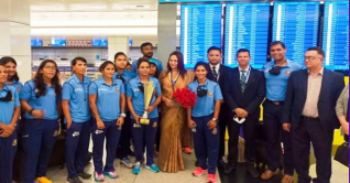 দুবাই এয়ারপোর্টে সংবর্ধনা পেলেন টাইগ্রেসরা দুবাই এয়ারপোর্টে সংবর্ধনা পেলেন টাইগ্রেসরা