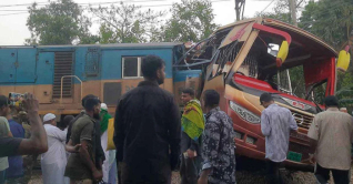 সড়ক দুর্ঘটনা: ১৮ ঘণ্টায় ঝরে গেল ২৩ প্রাণ