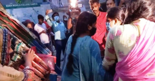 ইডেন ছাত্রলীগের দুই গ্রুপের সংঘর্ষ ইডেন ছাত্রলীগের দুই গ্রুপের সংঘর্ষ