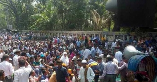 এমপিওর দাবিতে প্রেসক্লাবের সামনে শিক্ষকদের অবস্থান