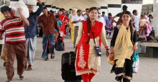 ঈদের ছুটি শেষে রাজধানীতে ফিরছে মানুষ