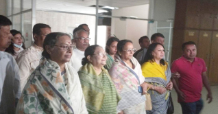 রুমিনের আসনে মনোনয়ন জমা দিলেন ইনুর স্ত্রী রুমিনের আসনে মনোনয়ন জমা দিলেন ইনুর স্ত্রী