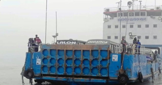 ৮ ঘণ্টা পর তিন নৌরুটে ফেরি চলাচল স্বাভাবিক