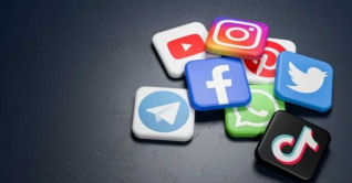 নাবালকেরা সমাজিকমাধ্যম ব্যবহার করতে পারবে না