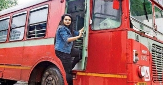 ইঞ্জিনিয়ার প্রতীক্ষা মুম্বাইয়ের প্রথম নারী বাস ড্রাইভার ইঞ্জিনিয়ার প্রতীক্ষা মুম্বাইয়ের প্রথম নারী বাস ড্রাইভার