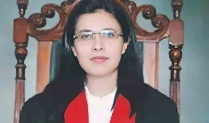 আয়েশা মালিক।