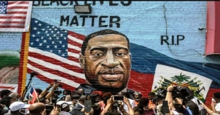 সেই জর্জ ফ্লয়েডের ‘নাতনিকে’ ঘুমের মধ্যে গুলি! সেই জর্জ ফ্লয়েডের ‘নাতনিকে’ ঘুমের মধ্যে গুলি!