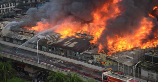 চার মার্কেটে ছড়িয়ে পড়েছে বঙ্গবাজারের আগুন