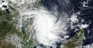 আসছে ধেয়ে ‘ফণী’, এ নামের অর্থ কী আসছে ধেয়ে ‘ফণী’, এ নামের অর্থ কী