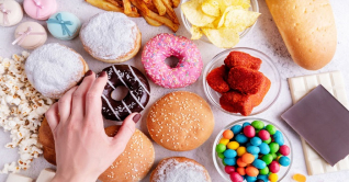 মাইগ্রেনের কারণ হতে পারে যে ৫ খাবার মাইগ্রেনের কারণ হতে পারে যে ৫ খাবার