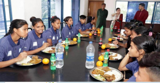 ক্যাম্পেই নারী ফুটবলারদের ঈদ আনন্দ