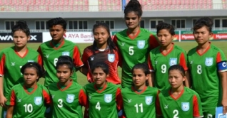 অল্প বয়সে খেলা ছাড়েন দেশের নারী ফুটবলাররা