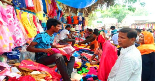 ঈদ কেনাকাটা: মধ্য ও নিম্নবিত্তদের ভরসা ফুটপাতের দোকান