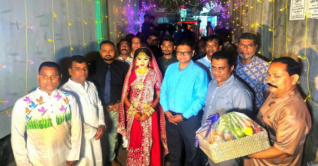 পরিচ্ছন্নতা কর্মীর মেয়ের বিয়েতে ডিসি, প্রশংসার জোয়ার