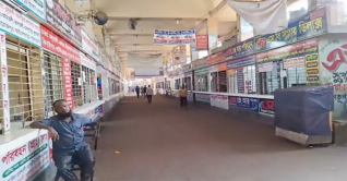 অবরোধে ফাঁকা গাবতলী, ছাড়ছে না দূরপাল্লার বাস অবরোধে ফাঁকা গাবতলী, ছাড়ছে না দূরপাল্লার বাস