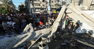 ফের গাজার স্কুলে ইসরায়েলের বিমান হামলা, নিহত ১৬ ফের গাজার স্কুলে ইসরায়েলের বিমান হামলা, নিহত ১৬