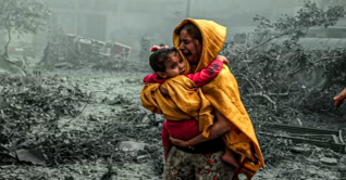 গাজার হাসপাতাল ও শরণার্থী শিবিরে হামলা, নিহত অর্ধশতাধিক গাজার হাসপাতাল ও শরণার্থী শিবিরে হামলা, নিহত অর্ধশতাধিক