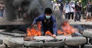 ফের রক্তাক্ত মিয়ানমার, একদিনে শিশুসহ নিহত ১১৪ ফের রক্তাক্ত মিয়ানমার, একদিনে শিশুসহ নিহত ১১৪