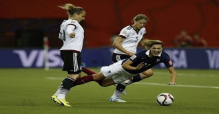 মেয়েদের ফুটবল থেকে ছেলে ফুটবলাররা যা শিখতে পারে