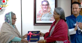 এইচএসসি‘র ফল প্রধানমন্ত্রীর হাতে  হস্তান্তর