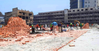 অস্থায়ী দোকানে আজ থেকে বসবেন ব্যবসায়ীরা অস্থায়ী দোকানে আজ থেকে বসবেন ব্যবসায়ীরা