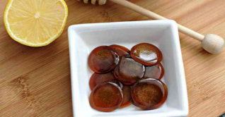 শীতের খুসখুসে কাশি থেকে মুক্তি দেবে আদার ‘ড্রপ’