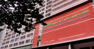 গৌরীপুরে বাসে আগুন; স্বামীর পর মারা গেলেন স্ত্রী