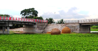 জোড়া সেতুতে বদলে গেছে বিচ্ছিন্ন ৩ গ্রাম জোড়া সেতুতে বদলে গেছে বিচ্ছিন্ন ৩ গ্রাম