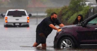 ঝড়-বন্যা-ভূমিধসে বিপর্যস্ত ক্যালিফোর্নিয়া ঝড়-বন্যা-ভূমিধসে বিপর্যস্ত ক্যালিফোর্নিয়া