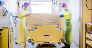 করোনায় ৬ মাস চেতনাহীন, অতঃপর বেঁচে ফেরা