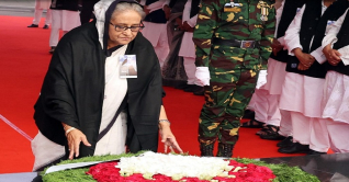 জাতির পিতার প্রতিকৃতিতে প্রধানমন্ত্রীর শ্রদ্ধা