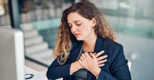 যে কারণে বাড়ছে নারীদের হৃদরোগ, যেসব লক্ষণ এড়িয়ে যাবেন না যে কারণে বাড়ছে নারীদের হৃদরোগ, যেসব লক্ষণ এড়িয়ে যাবেন না