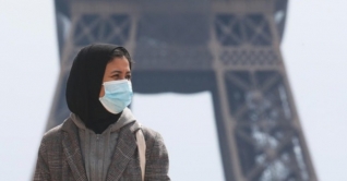 হিজাব নিষিদ্ধের বিরুদ্ধে নারী আন্দোলনকারীদের প্রতিবাদ