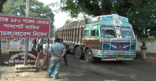 গম আমদানি বেড়েছে হিলি স্থলবন্দরে গম আমদানি বেড়েছে হিলি স্থলবন্দরে
