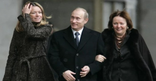 পুতিনের দুই মেয়েও আসতে চলেছে নিষেধাজ্ঞার আওতায়