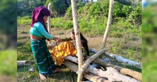 আত্মঘাতী বেকার শিক্ষকের চিতায় শুয়ে পড়লেন স্ত্রী