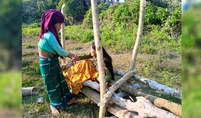 আত্মঘাতী বেকার শিক্ষকের চিতায় শুয়ে পড়লেন স্ত্রী