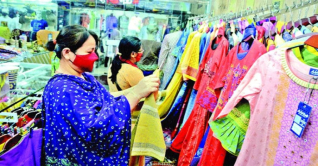 কুমিল্লার বাটিক পোশাকের বাজার এখন বিশ্বজুড়ে কুমিল্লার বাটিক পোশাকের বাজার এখন বিশ্বজুড়ে