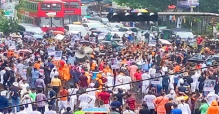 আল্টিমেটাম দিয়ে অবরোধ তুলে নিলেন ঢাবি শিক্ষার্থীরা