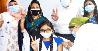 রাজধানীতে ১০ দিনে টিকা পেয়েছে দেড় লাখ শিক্ষার্থী রাজধানীতে ১০ দিনে টিকা পেয়েছে দেড় লাখ শিক্ষার্থী