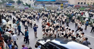 নটরডেমের শিক্ষার্থীর মৃত্যু : সড়ক অবরোধ করে বিক্ষোভ