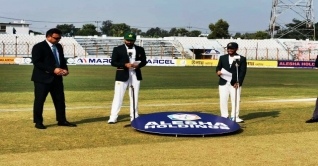 টস জিতে ব্যাটিংয়ে বাংলাদেশ