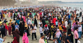 দুর্গাপূজার ছুটি : কক্সবাজারে পর্যটকের উপচেপড়া ভীড় দুর্গাপূজার ছুটি : কক্সবাজারে পর্যটকের উপচেপড়া ভীড়