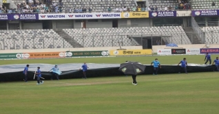 বৃষ্টিতে ৩৮ বলে শেষ দ্বিতীয় দিনের খেলা বৃষ্টিতে ৩৮ বলে শেষ দ্বিতীয় দিনের খেলা